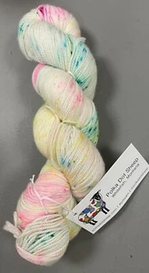 1 SKEIN POLKA DOT SHEEP YARN 400 YARDS SUPERWASH MERINO WOOL SOCK WEIGHT - Picture 1 of 2