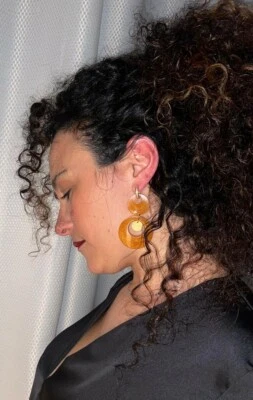 Orecchini artigianali handmade in resina dorata con gancio Argento 925 e zirconi - Immagine 1 di 2