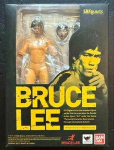 S.H.Figuarts Bruce Lee Yellow Tracksuit - Picture 1 of 5