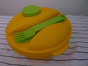 Tupperware Salat to go mit Dressingbox u. Besteck ,1 L Salatschüssel, gelb, NEU - Bild 1 von 1