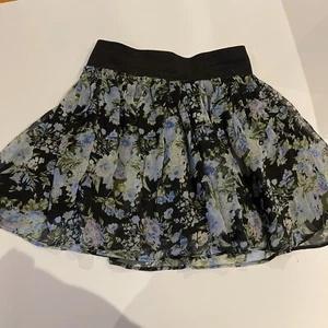 Bay Trading Womens Skirt Black Blue Floral 6 Mini Flare Black Stretch Waistband - Picture 1 of 9