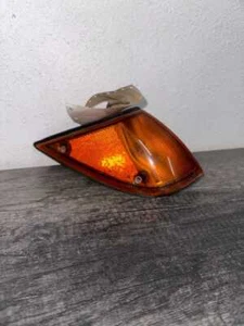 1987-1989 Izusu I-Mark RH OEM Turn Signal Lamp - Picture 1 of 4