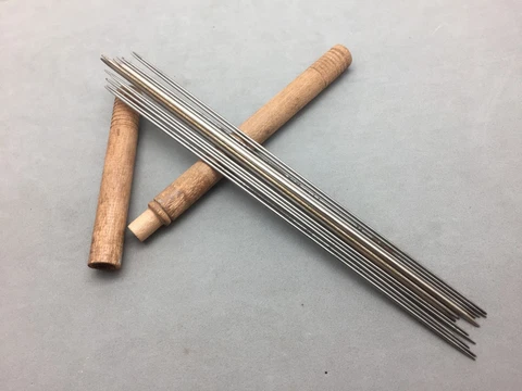 Redditch England Set 12 Steel Knitting Needle 2-3mm Wood Case 9 1/2" Antique Cover
