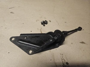 OEM 1997 F350 F250 7.3 E4OD Transmission Shifter Cable Bracket With Bolts - Picture 1 of 5