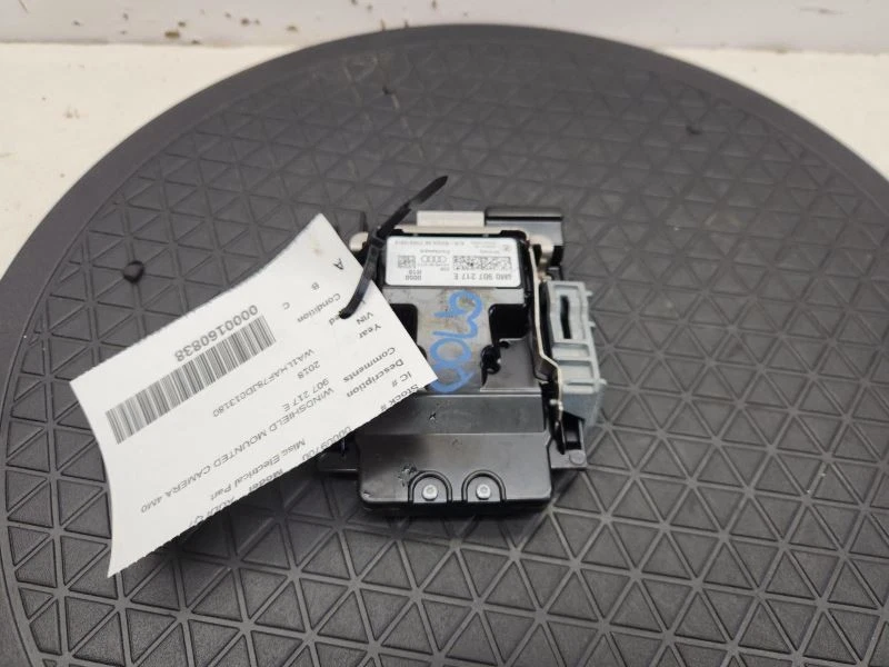 Audi Q7 2018 cámara montada en el parabrisas Foto 1 de 4