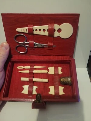 Set de couture ancien / vintage - Bel état - avec dé à coudre - Photo 1/4