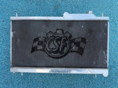 Subaru WRX y STI 2008-2014 con enfriador de aceite incorporado radiador de aluminio Foto 1 de 4