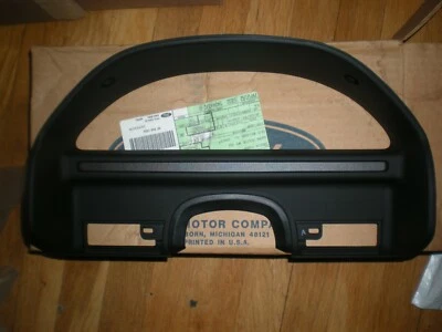 Painel de abertura Ford Tempo 1988 1989 novo na caixa E83Z-54044D70-A - Imagem 1 de 3