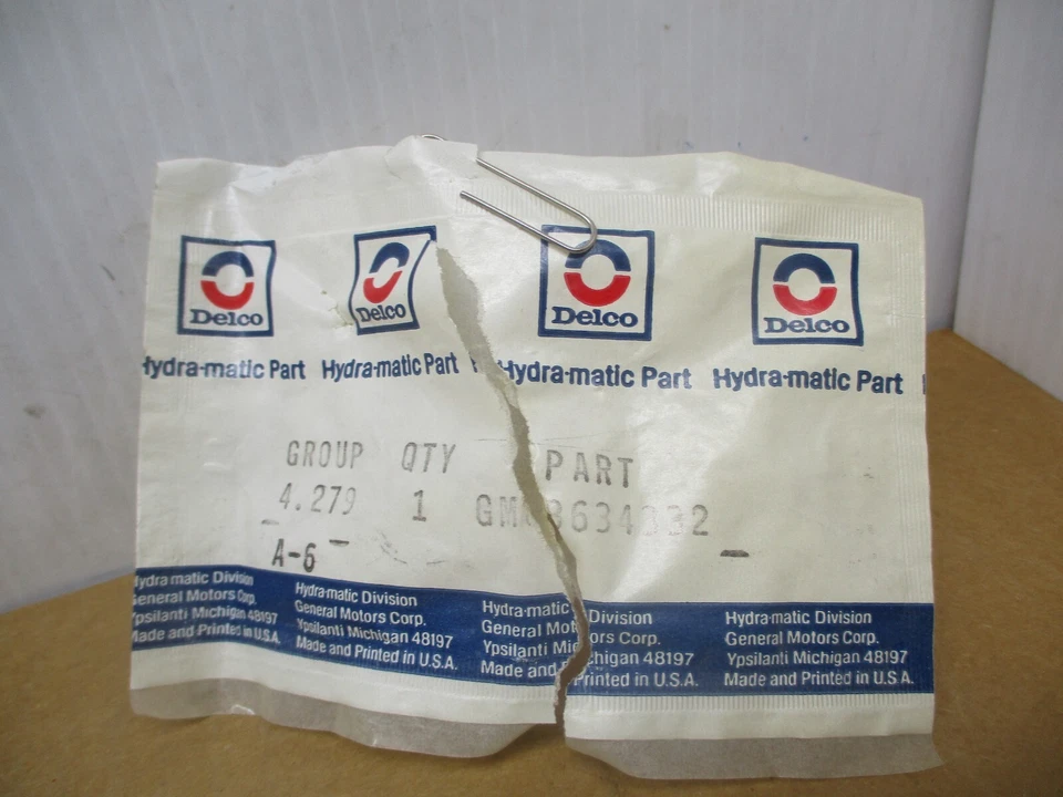 GM 8634332 Clip - Image 1 of 3