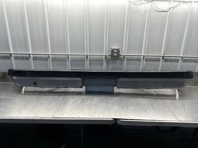 1989-1991 Chevrolet GMC Suburban R/V 1500 2500 Rear Bumper Assembly OEM — 第 1/4 张图片