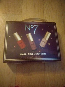 Boots Gift Set No7 Nail Varnish Collection 3x3ml Nude, Berry, Cranberry Shades - Picture 1 of 1