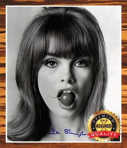 Jean Shrimpton - Autographed Signed 8x10 photo (Model, Actress) - REPRINT - Picture 1 of 4