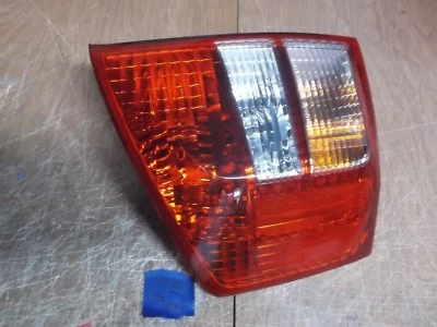 Luz trasera derecha/pasajero Isuzu Axiom 2002-2004 OEM  Foto 1 de 4