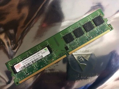 Hynix HYMP512U64CP8-Y5 AB 1GB DDR2 PC2-5300U 667MHz DIMM 240-pin Memory - Image 1 of 2
