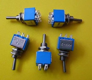 5 Stück Miniatur-Kippschalter 2-polig, 2xUm = EIN/EIN, je 250V/3A Lötanschluss - Bild 1 von 1