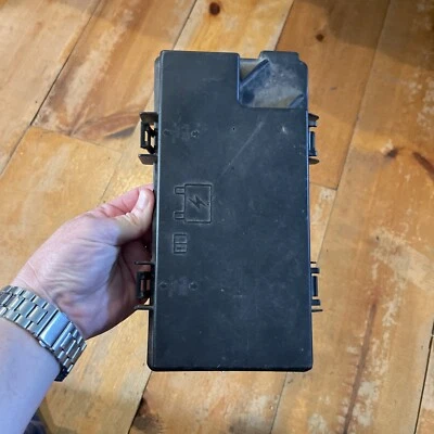 12-14 Ram C/V 11-14 Grand Caravan 熔断器继电器盒电池盖 R62337-001 — 第 1/4 张图片