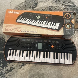 CASIO SA-76 ELECTRONIC KEYBOARD - GREAT CONDITION - BOX No Battery Cover- Works! - Picture 1 of 9