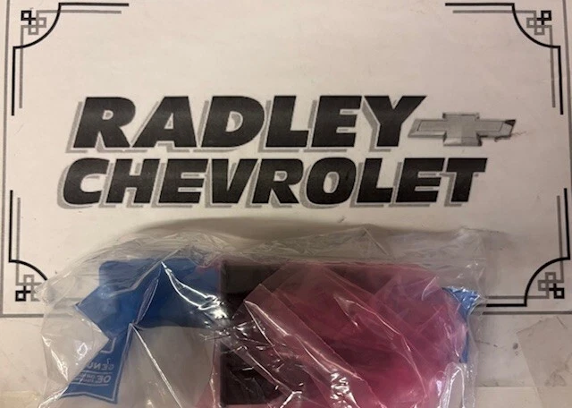 NEW GM OEM RECEPTACLE- GENERAL MOTORS GMC 13558185 - Изображение 1 из 1