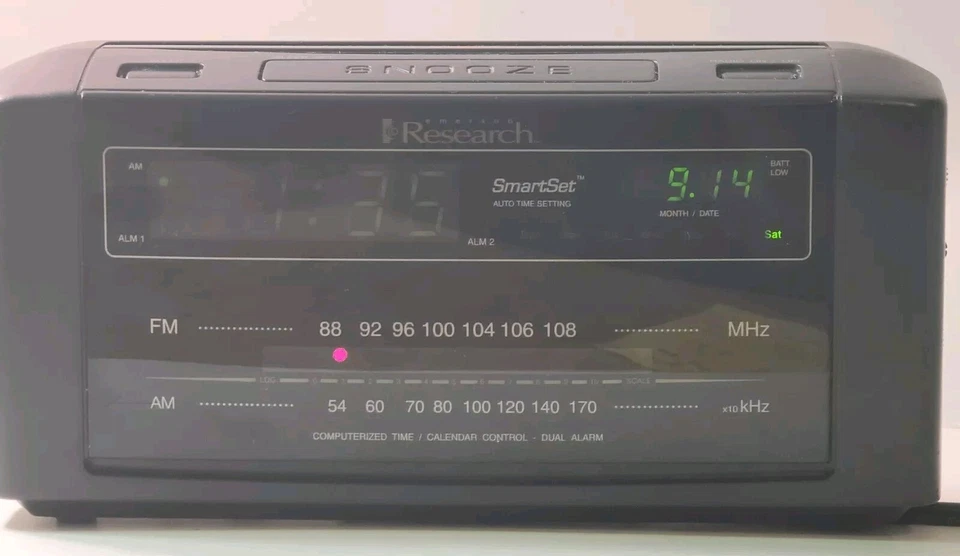 Emerson Research Smart Set Cks2000 Dual Alarm Clock & AM/FM Radio  - Image 1 of 4