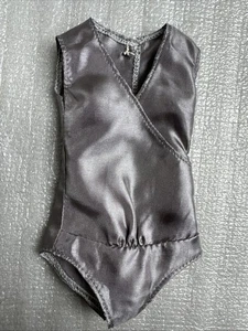 TONNER CAMI & ANTOINETTE 2010 HITTING MIDNIGHT 16” FASHION DOLL CLOTHES GRAY TOP - Picture 1 of 9