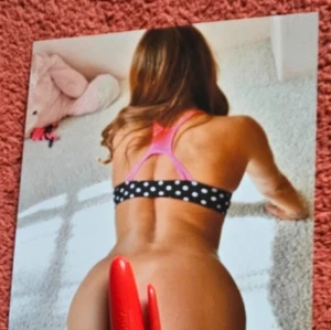 Künstlerischer AKT Frau nackt, rasiert, geht auf die Knie (10X15) Foto - Bild 1 von 2