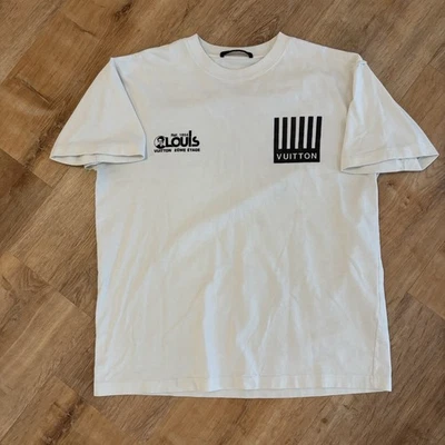 Camiseta Louis Vuitton Azul Rojo Logo Código de Barras Talla Grande Foto 1 de 4