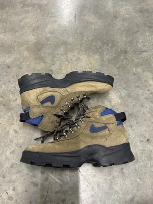 Botas de senderismo Nike ACG de colección para mujer 7,5. Gamuza marrón  Foto 1 de 4