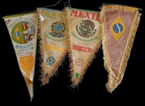 ​⚽ Lotto di 4 pennant commemorativi originali - Mondiali Messico 1970 (vintage) - Foto 1 di 10