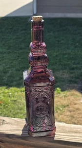 Vintage lila Kathedrale Stil Glasflasche 11 3/4" hoch × 3" quadratischer Boden - Bild 1 von 10
