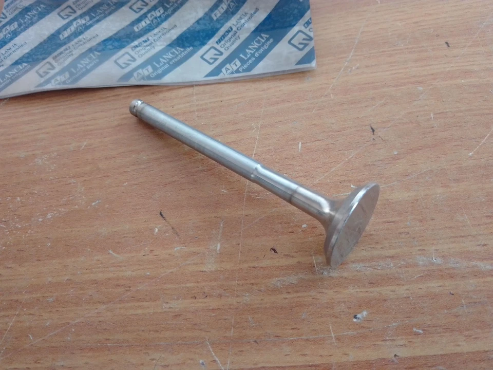 4x Exhaust Valves for Fiat 131 5975451 OEM - Image 1 of 1