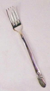 First Love Dinner Fork Silverplate Grille Viande 1847 Rogers Bros Vintage - Picture 1 of 5