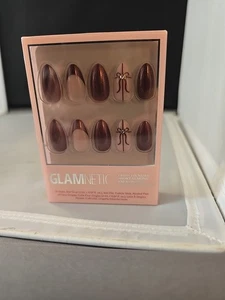 Glamnetic Press-On Nails - She's A Gift 30 Count New - Picture 1 of 7
