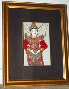 Holzpuppe im goldenen Schattenkastenrahmen ShadowBox - Bild 1 von 1