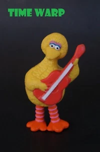 SESAMSTRASSE 1982 MUPPETS GROSSER VOGEL MIT GITARRE TARA SPIELZEUG PVC FIGUR CAKE TOPPER - Bild 1 von 2