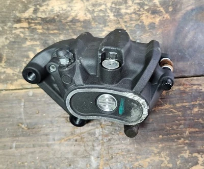 Pinza de freno delantera Harley Sportster 883 1200 2014-2022 delantera izquierda usada OEM Foto 1 de 4