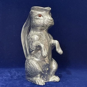 Jarra o jarrón de aluminio Arthur Court 11" Rabbit Bunny 1978 usado en excelente estado vintage - Imagen 1 de 14