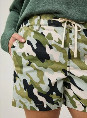 Shorts camuflado novo com etiquetas Torrid 3,5 polegadas cordão oliva tamanho 1 - Imagem 1 de 4