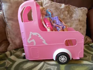 Barbie Model GJK 13 bambola e rimorchio cavalli e Barbie articolata made in 2023 - Foto 1 di 3