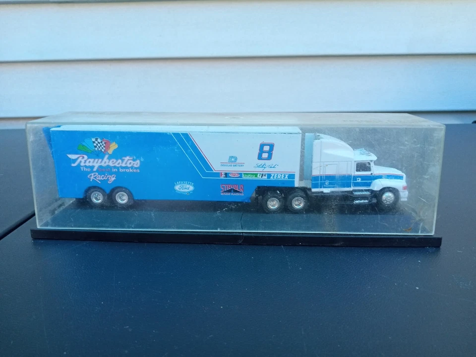 Plataforma de remolque fundido a presión Sterling Martain #8 Raybesto NASCAR Team 1:64 daños Tr7#46 Foto 1 de 4
