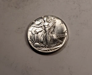 1942 Walking Liberty Half Dollar * Gem BU++ * 90% Silver * XH337 - Picture 1 of 2