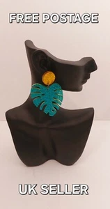 Green Gold Glitter Monstera Stud Acrylic Earrings - Picture 1 of 4
