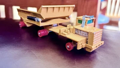 1964 年 LESNEY 火柴盒系列特大号(K-2 号)K W - 飞镖自卸车 — 第 1/4 张图片