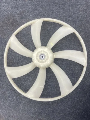 Lexus IS250 IS350 2008-2015 aspa de ventilador OEM 16361-31350 Foto 1 de 3