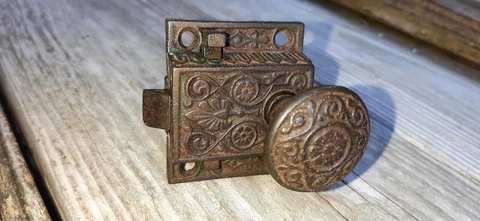 Antique Victorian Ornate Lock & 2 Knobs interior Cover