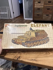 Vintage Nichimo 1-35 Panther G Tank Open Box komplett - Bild 1 von 9