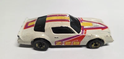 复古 Hot Wheels 1982 Camaro Z28 白色压铸黑墙香港美泰  — 第 1/4 张图片