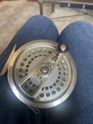 Carrete de mosca Fin nor #4,5 vintage diestro anti reversa Foto 1 de 4