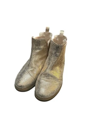Tom’s- Bota Charlie Kids Brillante Suave Rosa y Dorado. Talla: 3Y Foto 1 de 4