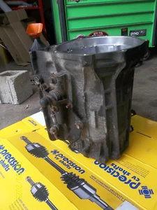 Transmission housing w/lower componants intact '09 Kia Borrego 5 speed automatic - Picture 1 of 12