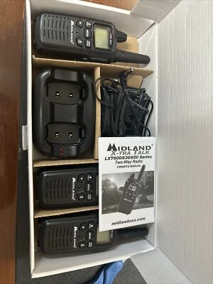 Midland Two-Way Radios Walkie Talkies 3 Pack 36 Channels LXT633VP3 Brand New - Image 1 of 4